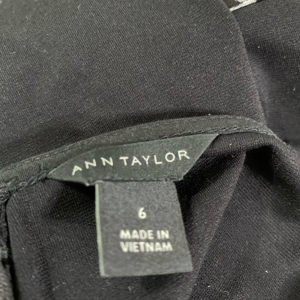 Ann Taylor size 6, black and white pleated lower, great shape - Picture 3 of 4